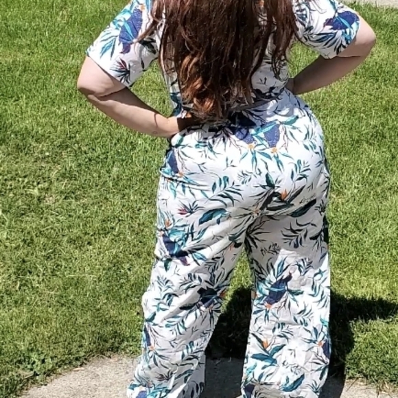 Bernie Dexter Royal Crown Tie Top in Parrot Print - Picture 14 of 15